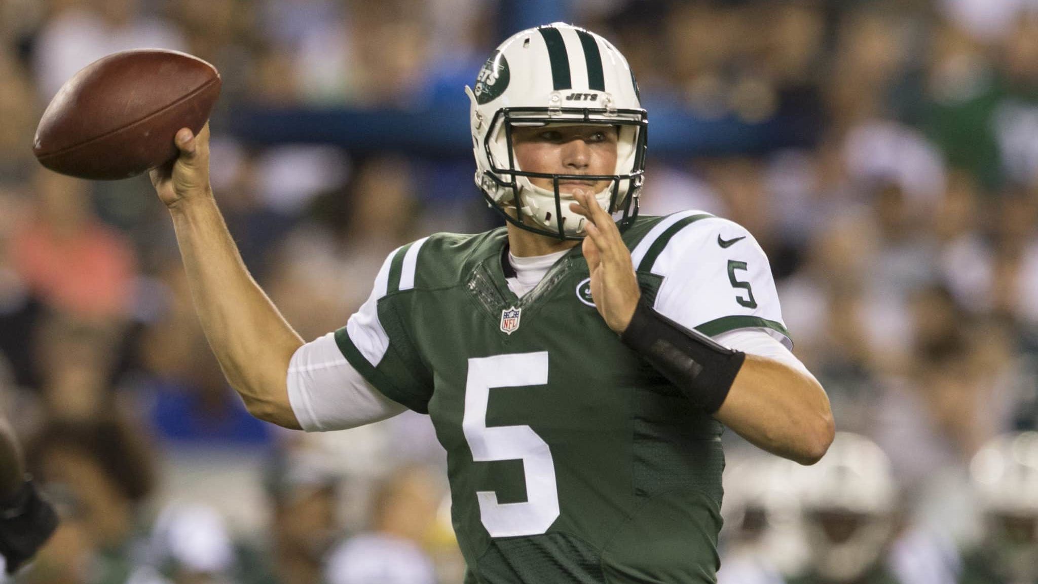 PHILADELPHIA, PA - SEPTEMBER 1: Christian Hackenberg #5 of the New York Jets throws a pass in the second quarter against the Philadelphia Eagles at Lincoln Financial Field on September 1, 2016 in Philadelphia, Pennsylvania.