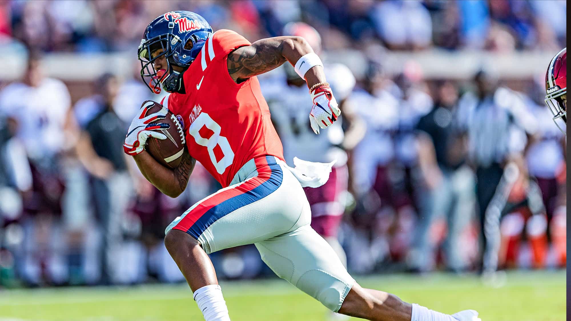 NY Jets WR Elijah Moore surprised his mom with a tremendous gift.