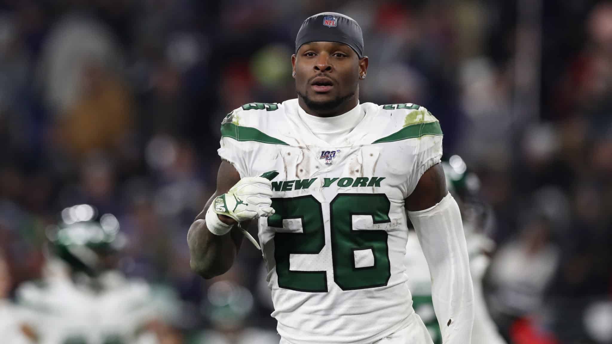 BALTIMORE, MARYLAND - DECEMBER 12: Running back Le'Veon Bell #26 of the New York Jets runs off the field during half time against the Baltimore Ravens at M&T Bank Stadium on December 12, 2019 in Baltimore, Maryland.