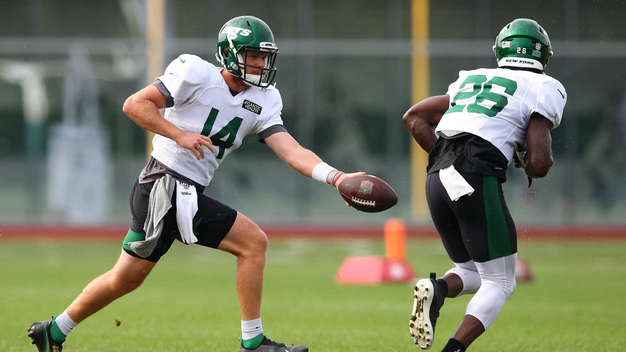FLORHAM PARK, NEW JERSEY - AUGUST 23: Sam Darnold #14 and Le'Veon Bell #26 of the New York Jets run drills at Atlantic Health Jets Training Center on August 23, 2020 in Florham Park, New Jersey.