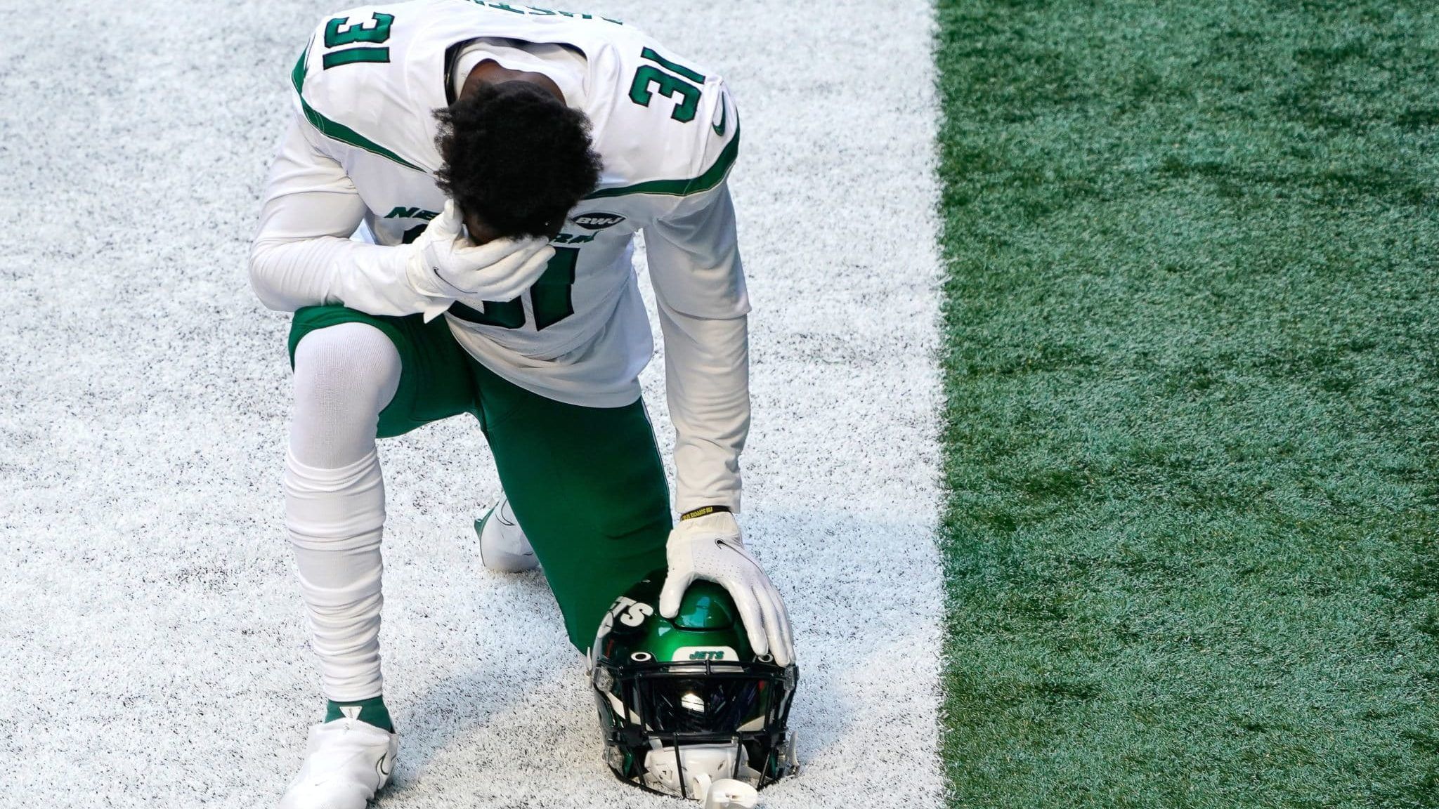 INDIANAPOLIS, IN - SEPTEMBER 27: New York Jets cornerback Blessuan Austin (31) takes a kneel for a payer prior to action during a NFL game between the Indianapolis Colts and the New York Jets on September 27, 2020 at Lucas Oil Stadium in Indianapolis, IN.