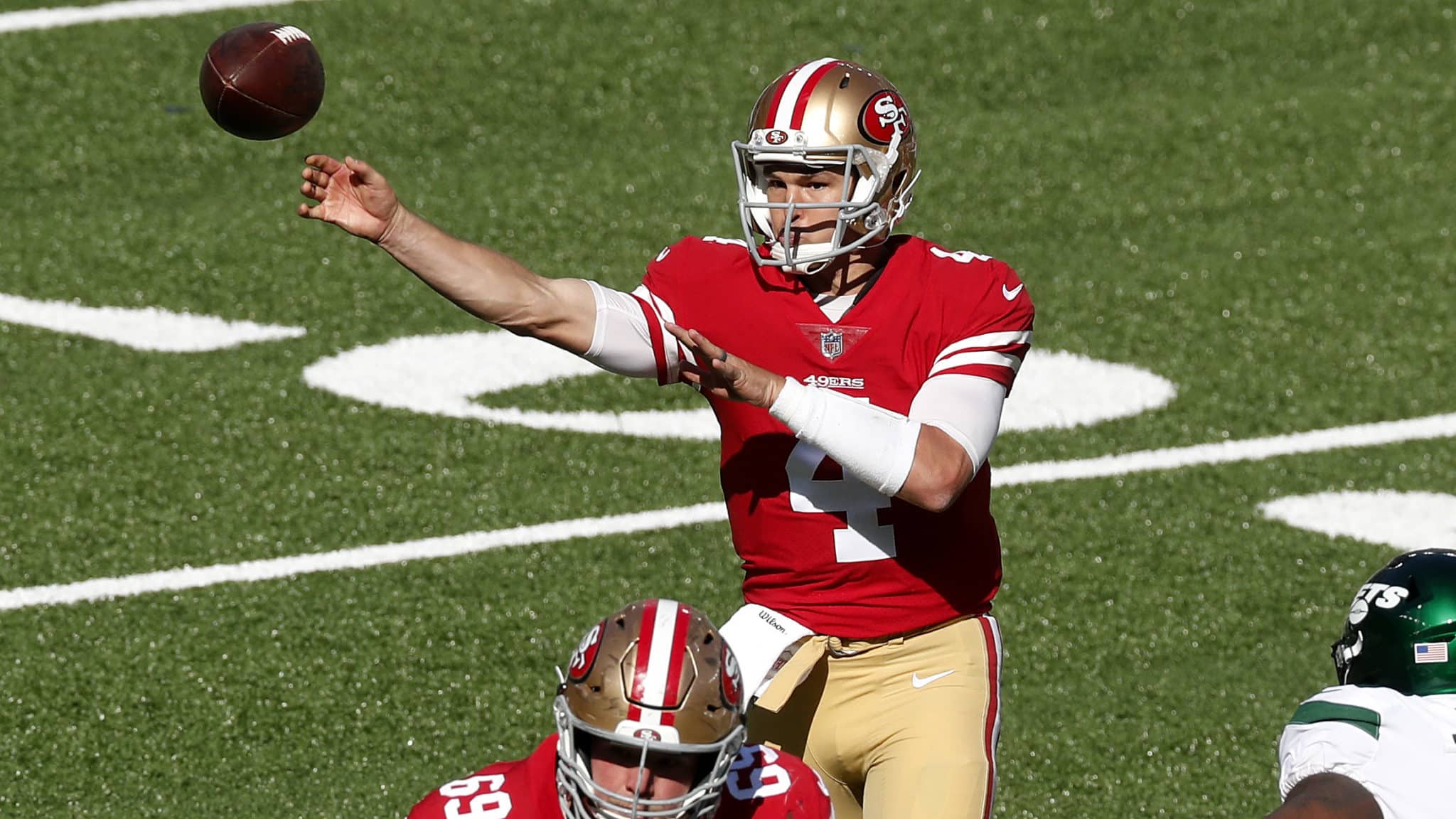 EAST RUTHERFORD, NEW JERSEY - SEPTEMBER 20: (NEW YORK DAILIES OUT) Nick Mullens #4 of the San Francisco 49ers in action against the New York Jets at MetLife Stadium on September 20, 2020 in East Rutherford, New Jersey. The 49ers defeated the Jets 31-13.