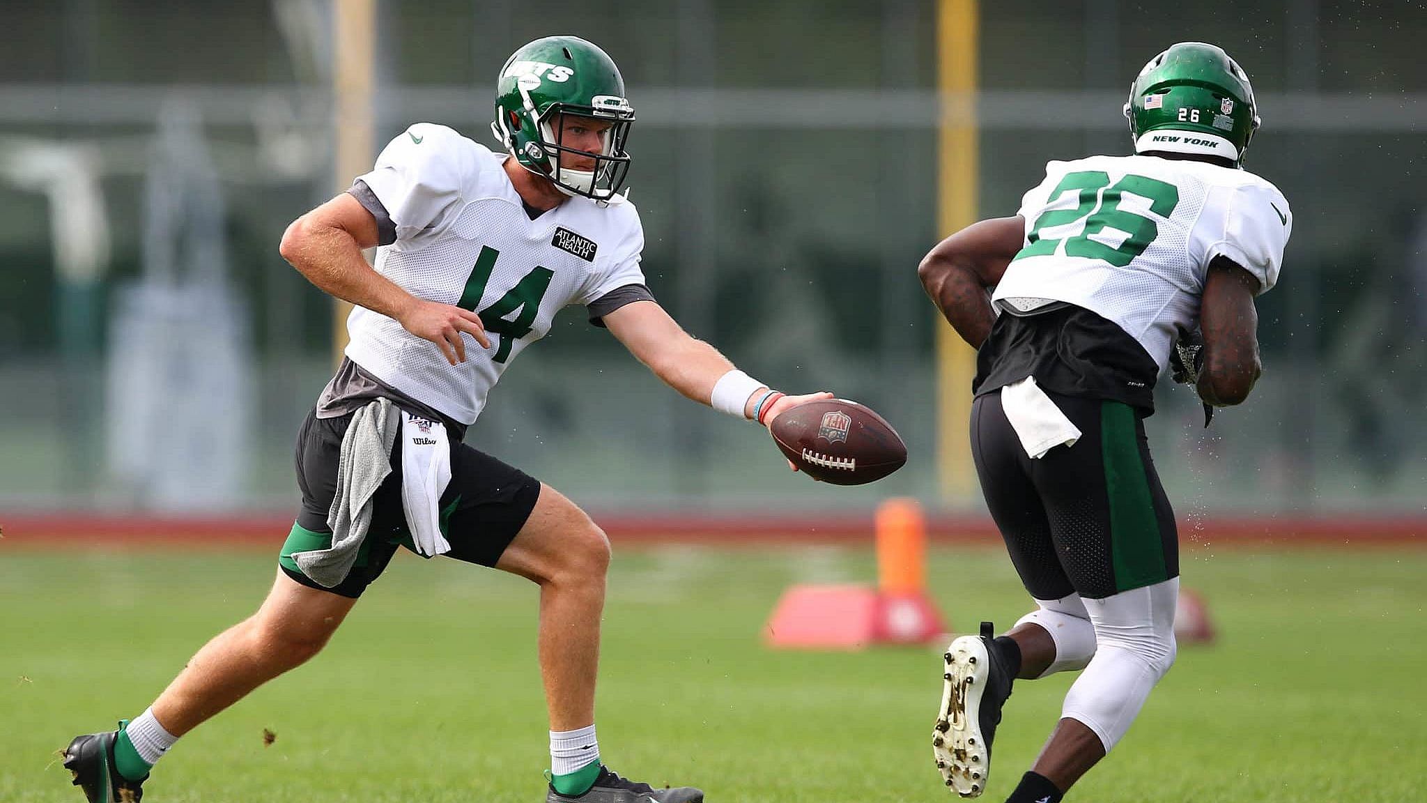 FLORHAM PARK, NEW JERSEY - AUGUST 23: Sam Darnold #14 and Le'Veon Bell #26 of the New York Jets run drills at Atlantic Health Jets Training Center on August 23, 2020 in Florham Park, New Jersey.