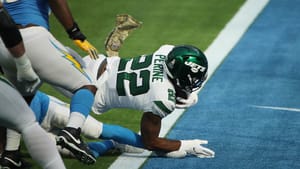 INGLEWOOD, CALIFORNIA - NOVEMBER 22: La'Mical Perine #22 of the New York Jets stretches into the end zone for a touchdown during the first half against the Los Angeles Chargers at SoFi Stadium on November 22, 2020 in Inglewood, California.