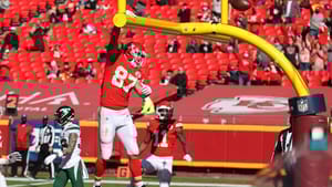KANSAS CITY, MISSOURI - NOVEMBER 01: Travis Kelce #87 of the Kansas City Chiefs celebrates after a three-yard touchdown against the New York Jets during their NFL game at Arrowhead Stadium on November 01, 2020 in Kansas City, Missouri.