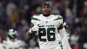 BALTIMORE, MARYLAND - DECEMBER 12: Running back Le'Veon Bell #26 of the New York Jets runs off the field during half time against the Baltimore Ravens at M&T Bank Stadium on December 12, 2019 in Baltimore, Maryland.