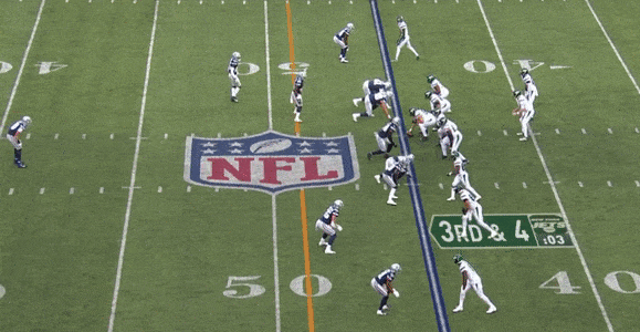 Sam Darnold hits Jamison Crowder on the wheel