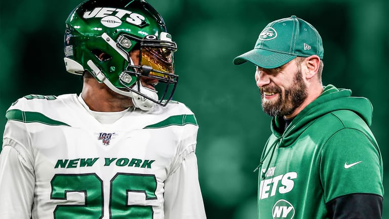 BALTIMORE, MARYLAND - DECEMBER 12: Head coach Adam Gase of the New York Jets and running back Le'Veon Bell #26 talk before the game against the Baltimore Ravens at M&T Bank Stadium on December 12, 2019 in Baltimore, Maryland.