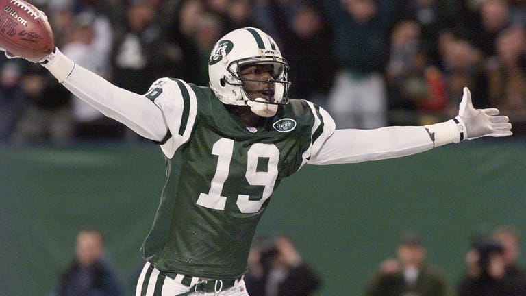 EASY RUTHERFORD, UNITED STATES: New York Jets' receiver Keyshawn Johnson celebrates his touchdown against the Buffalo Bills 08 November in East Rutherford, New Jersey. The Jets won 34-12. (ELECTRONIC IMAGE) AFP PHOTO/Don EMMERT