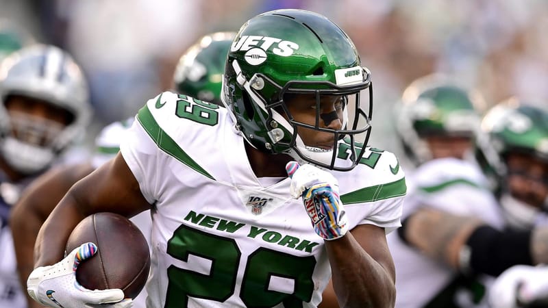 EAST RUTHERFORD, NEW JERSEY - OCTOBER 13: Bilal Powell #29 of the New York Jets runs the ball against the Dallas Cowboys during the second quarter at MetLife Stadium on October 13, 2019 in East Rutherford, New Jersey.
