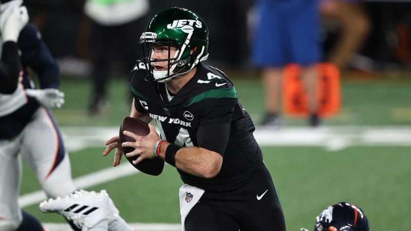 EAST RUTHERFORD, NEW JERSEY - OCTOBER 01: Sam Darnold #14 of the New York Jets scrambles against Bradley Chubb #55 of the Denver Broncos during the first quarter at MetLife Stadium on October 01, 2020 in East Rutherford, New Jersey.