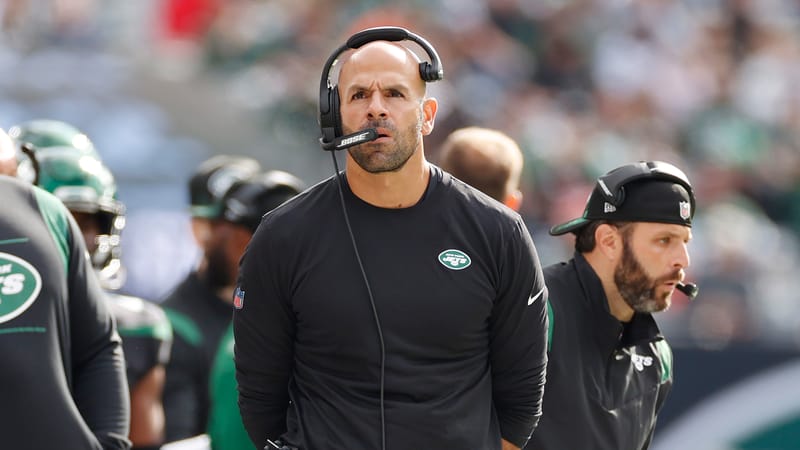 EAST RUTHERFORD, NEW JERSEY - OCTOBER 31: head coach Robert Saleh of the New York Jets looks on during the game against the Cincinnati Bengals at MetLife Stadium on October 31, 2021 in East Rutherford, New Jersey.