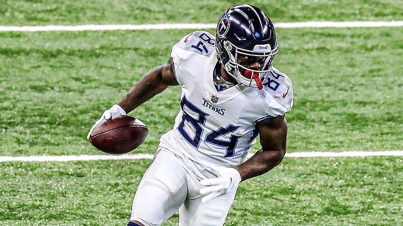 INDIANAPOLIS, INDIANA - NOVEMBER 29: Corey Davis #84 of the Tennessee Titans runs the ball against the Indianapolis Colts at Lucas Oil Stadium on November 29, 2020 in Indianapolis, Indiana.