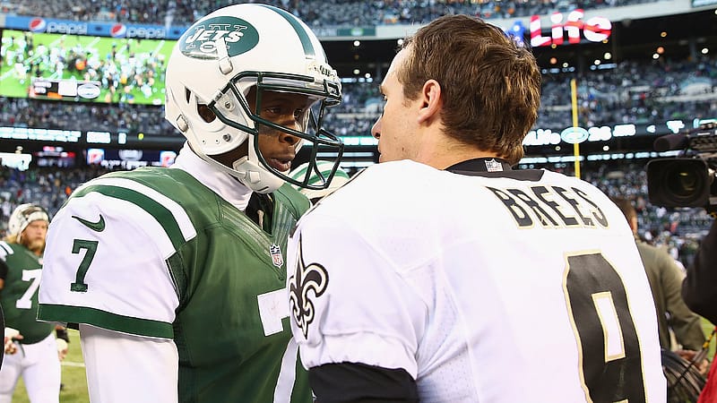 EAST RUTHERFORD, NJ - NOVEMBER 03: Geno Smith #7 of the New York Jets and Drew Brees #9 of the New Orleans Saints meet after he game at MetLife Stadium on November 3, 2013 in East Rutherford, New Jersey.