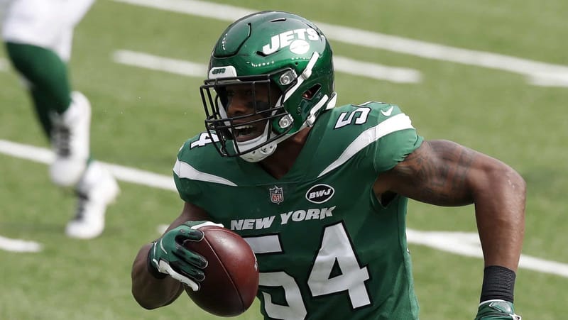 EAST RUTHERFORD, NEW JERSEY - OCTOBER 11: (NEW YORK DAILIES OUT) Avery Williamson #54 of the New York Jets in action against the Arizona Cardinals at MetLife Stadium on October 11, 2020 in East Rutherford, New Jersey. The Cardinals defeated the Jets 30-10.