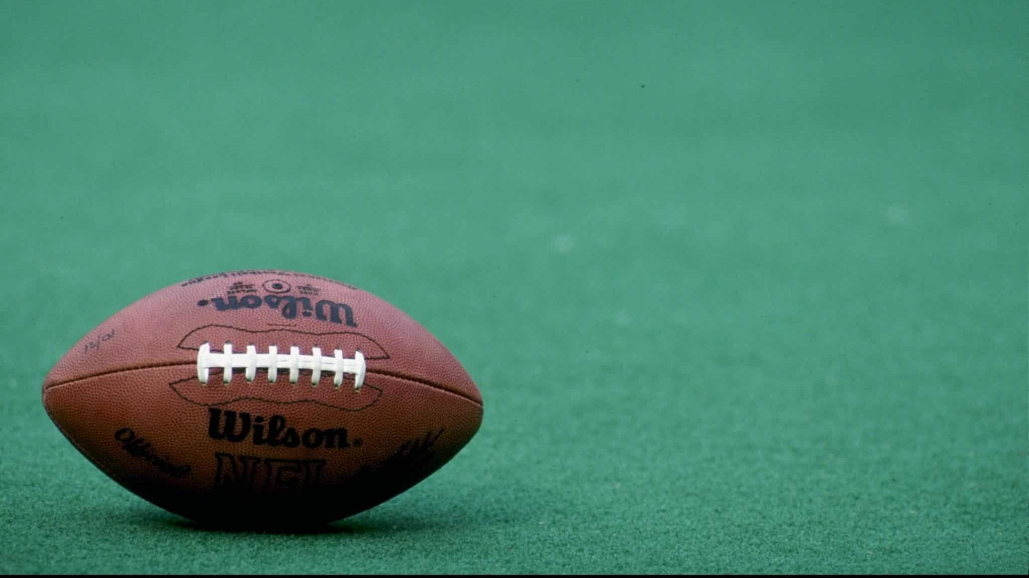 4 Nov 1990: General view of a football during a game between the New York Jets and the Dallas Cowboys. The Jets defeated the Cowboys 24-9.: