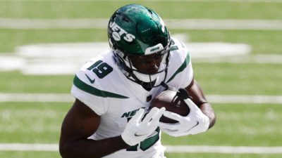 EAST RUTHERFORD, NEW JERSEY - SEPTEMBER 20: (NEW YORK DAILIES OUT) Breshad Perriman #19 of the New York Jets in action against the San Francisco 49ers at MetLife Stadium on September 20, 2020 in East Rutherford, New Jersey. The 49ers defeated the Jets 31-13.