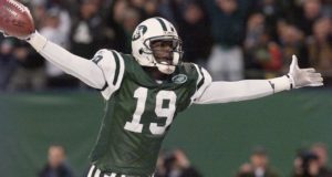 EASY RUTHERFORD, UNITED STATES: New York Jets' receiver Keyshawn Johnson celebrates his touchdown against the Buffalo Bills 08 November in East Rutherford, New Jersey. The Jets won 34-12. (ELECTRONIC IMAGE) AFP PHOTO/Don EMMERT
