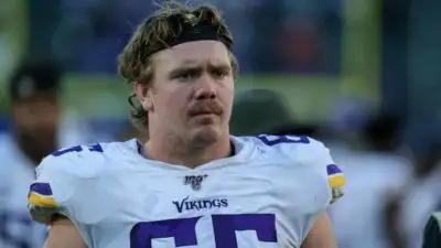 LOS ANGELES, CA - DECEMBER 15: Minnesota Vikings offensive guard Pat Elflein (65) during the Minnesota Vikings versus Los Angeles Chargers game on December 15, 2019, at Dignity Health Sports Park in Carson, CA.