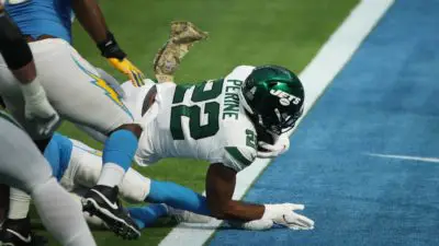 INGLEWOOD, CALIFORNIA - NOVEMBER 22: La'Mical Perine #22 of the New York Jets stretches into the end zone for a touchdown during the first half against the Los Angeles Chargers at SoFi Stadium on November 22, 2020 in Inglewood, California.