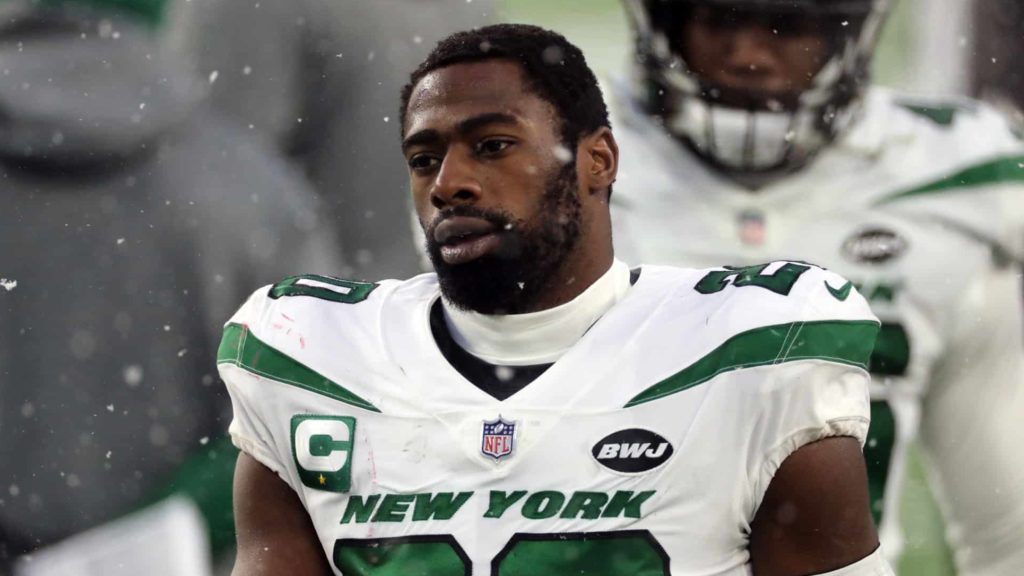 FOXBOROUGH, MA - JANUARY 03:Marcus Maye #20 of the New York Jets follows the action against the New England Patriots at Gillette Stadium on January 3, 2021 in Foxborough, Massachusetts.