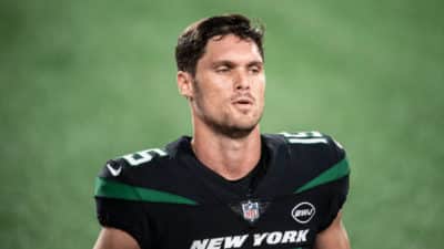 Former NY Jets WR Chris Hogan will abandon his lacrosse career to join the New Orleans Saints.