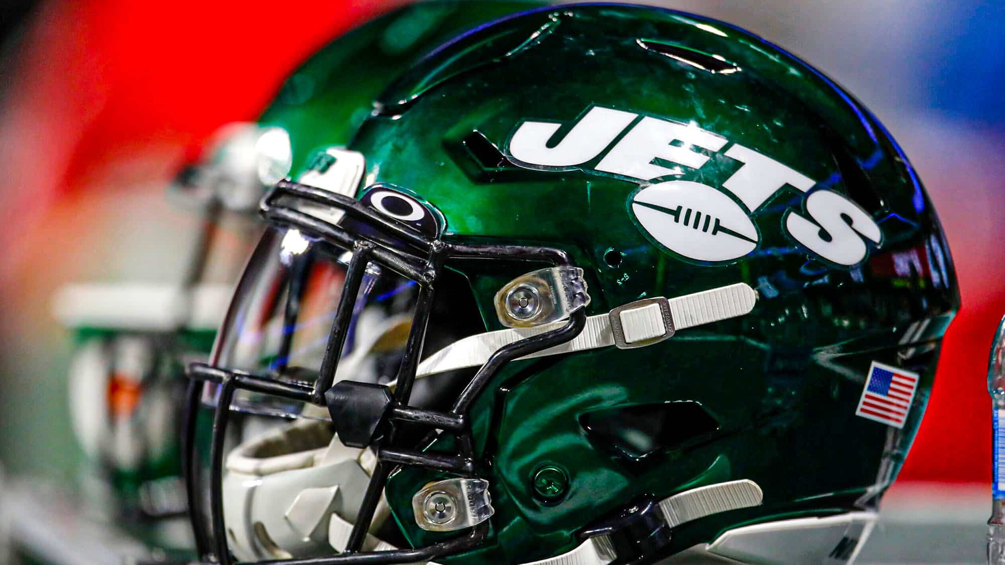 The NY Jets honor Greg Knapp with a helmet decal.