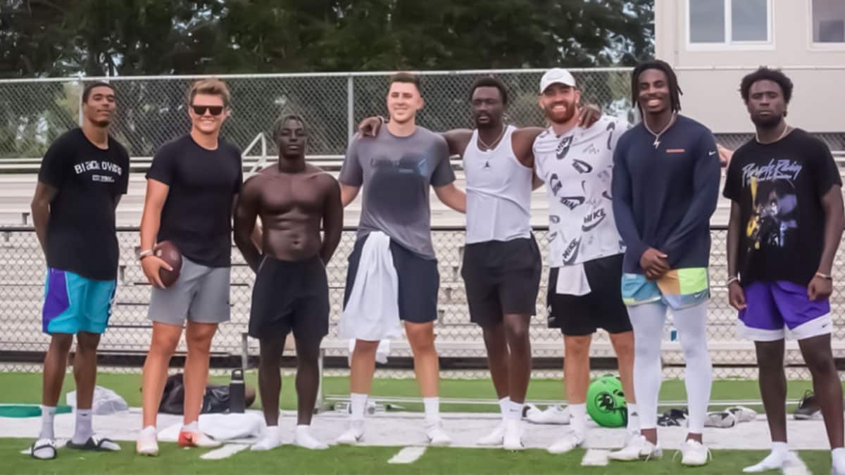 The New York Jets gather for a photo while working out in Tampa.