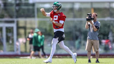 Zach Wilson of the NY Jets throws at OTAs.