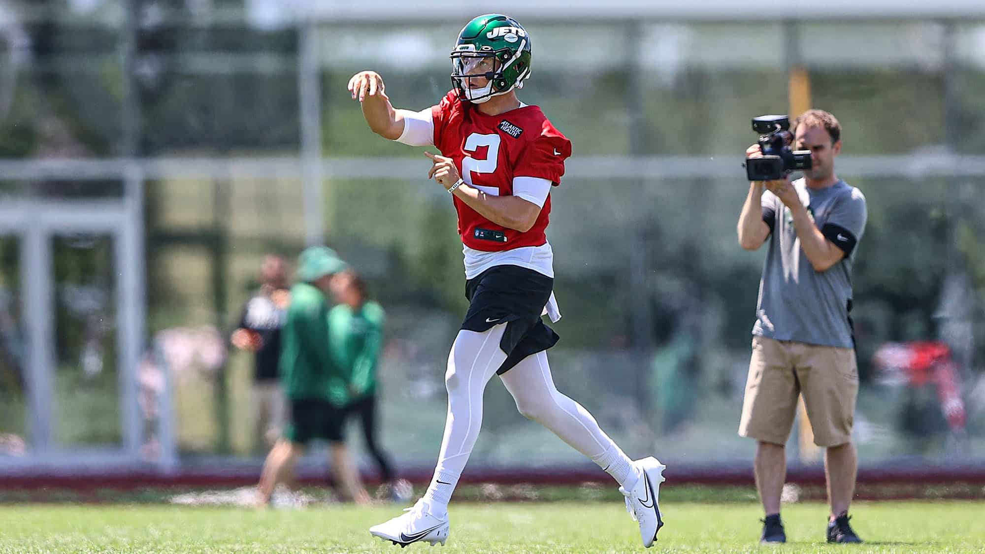 Zach Wilson of the NY Jets throws at OTAs.