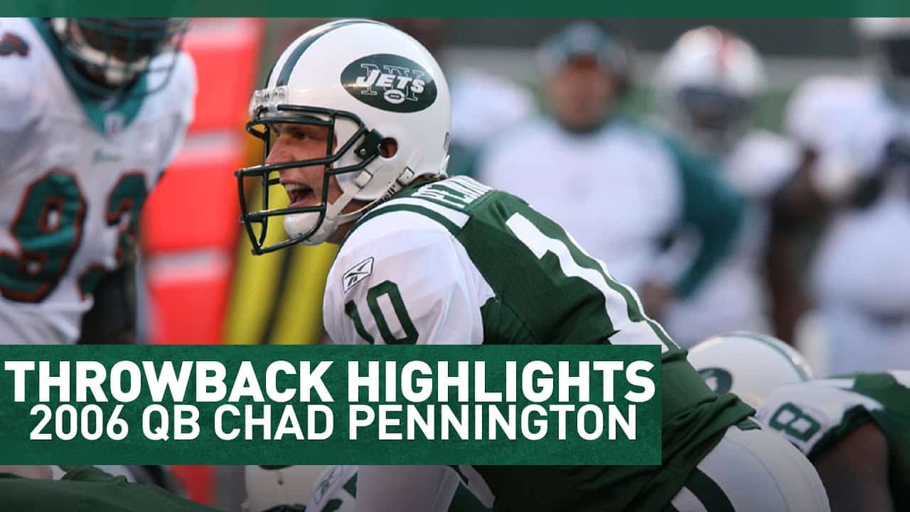 New York Jets Chad Pennington celebrates with teammates