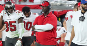 Jets vs. Bucs halftime report: Zach Wilson carves up Todd Bowles' D  (Highlights)