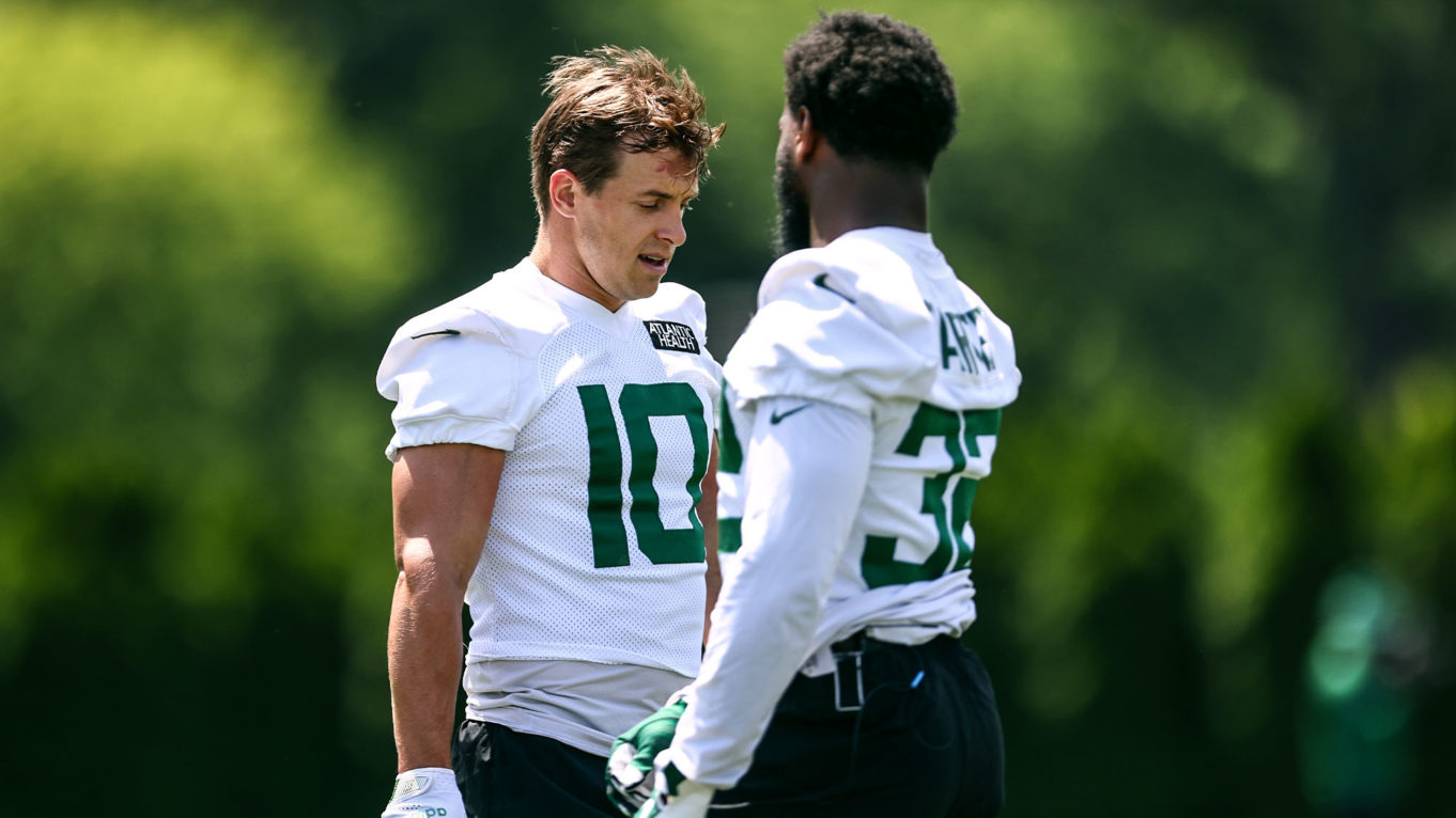 Scenes from NY Jets' first open practice Fans' energy is palpable