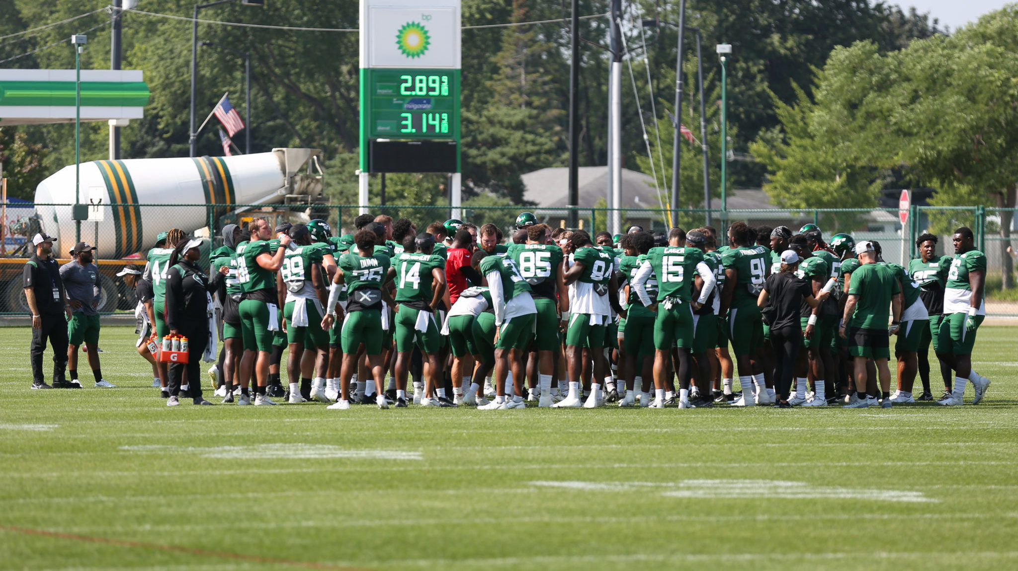ASHWAUBENON, WI - AUGUST 19: The New York Jets huddle during a joint training camp practice with the Green Bay Packers and the New York Jets at Ray Nitschke Field on August 19, 2021 in Ashwaubenon, WI.
