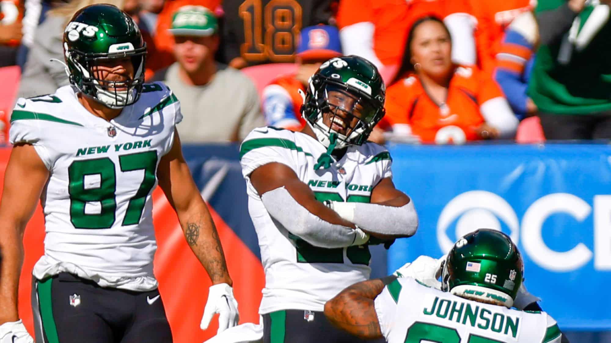 A sloppy, injury-plagued first half as NY Jets lead Broncos, 10-9