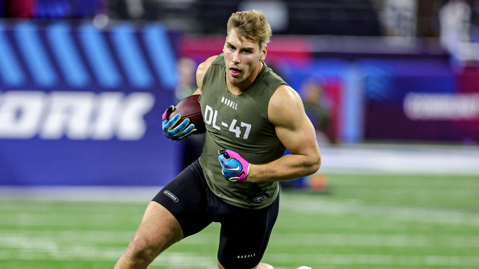 NY Jets make strange selection in PFF's threeround mock draft