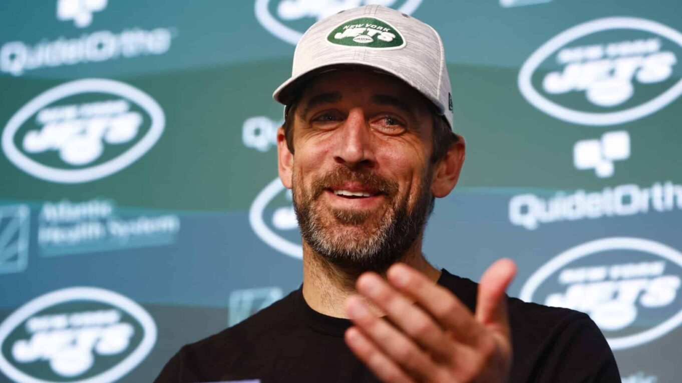 NY Jets: Aaron Rodgers agrees to reworked contract