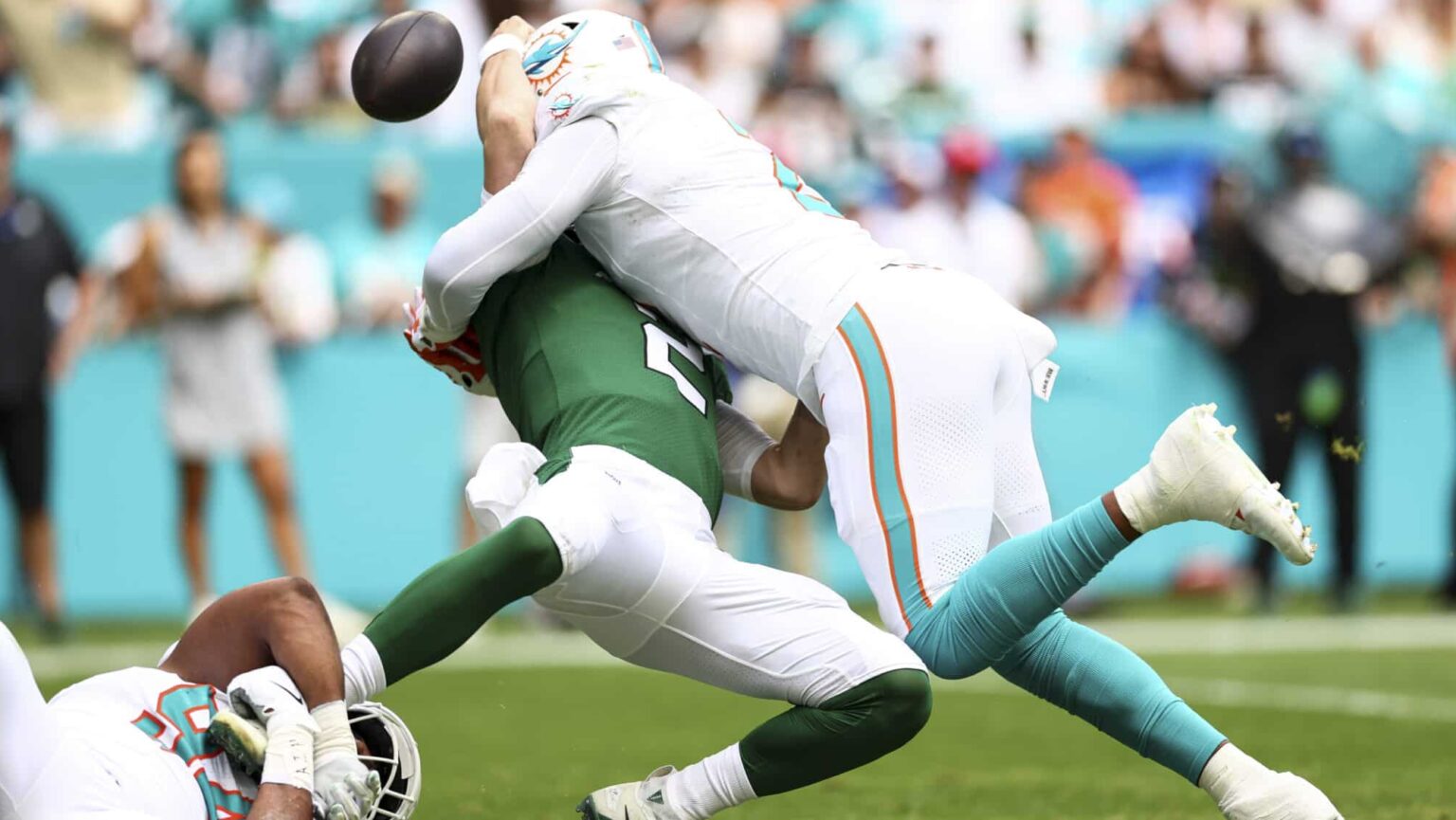 Jets Flop Vs. Fish, Fall To The Dolphins 30-0 As Their Playoff Hopes ...