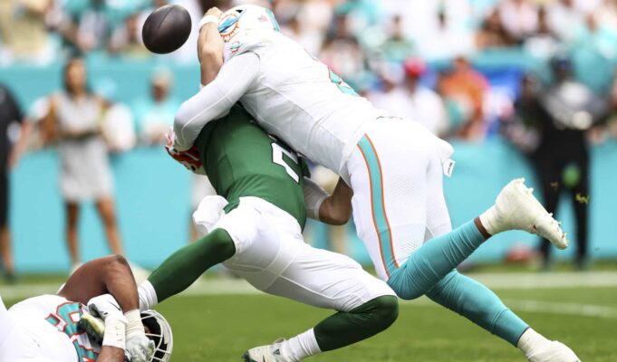 Tennessee clinches division and takes over No. 1 spot in AFC with rout of Miami - The Boston Globe