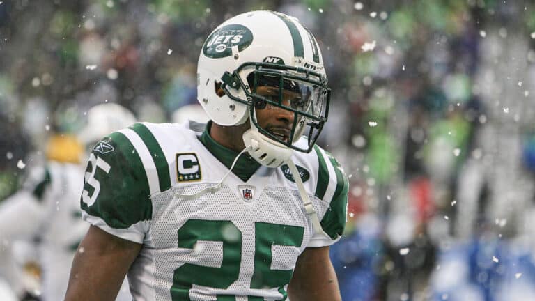 Kerry Rhodes criticizes Brett Favre's locker room impact with Jets