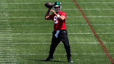 Aaron-Rodgers-NY-Jets-Minicamp-Out