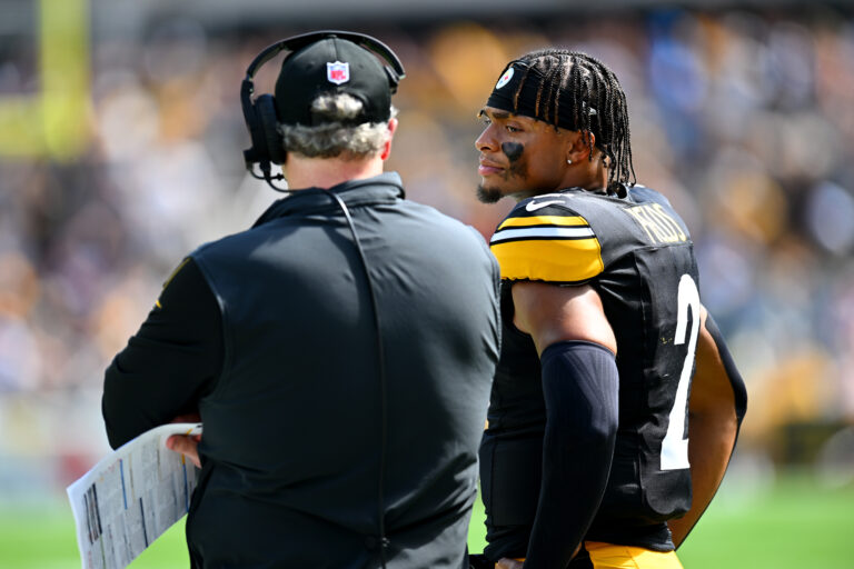 Los Angeles Chargers v Pittsburgh Steelers